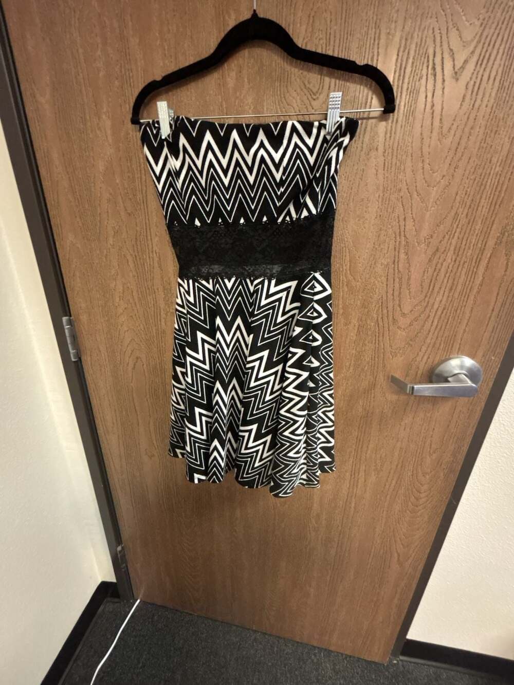 Wild Daisy Strapless Dress Size M Black White Chevron Lace